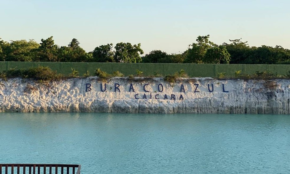 Buraco Azul da Caiçara, que virou atração no litoral oeste do Ceará — Foto: Reprodução