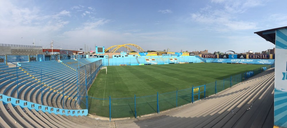 Estádio de time rival do Alianza leva nome de palmeirense campeão