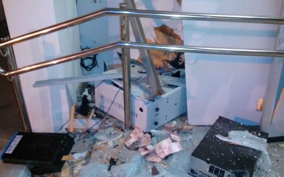 Agência bancária ficou destruída com explosão em Amélia Rodrigues, no interior da Bahia (Foto: Divulgação/ Polícia Civil)