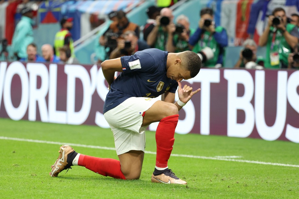 Kylian Mbappe comemora gol da França na estreia da Copa do Mundo 2022 — Foto: Getty Images