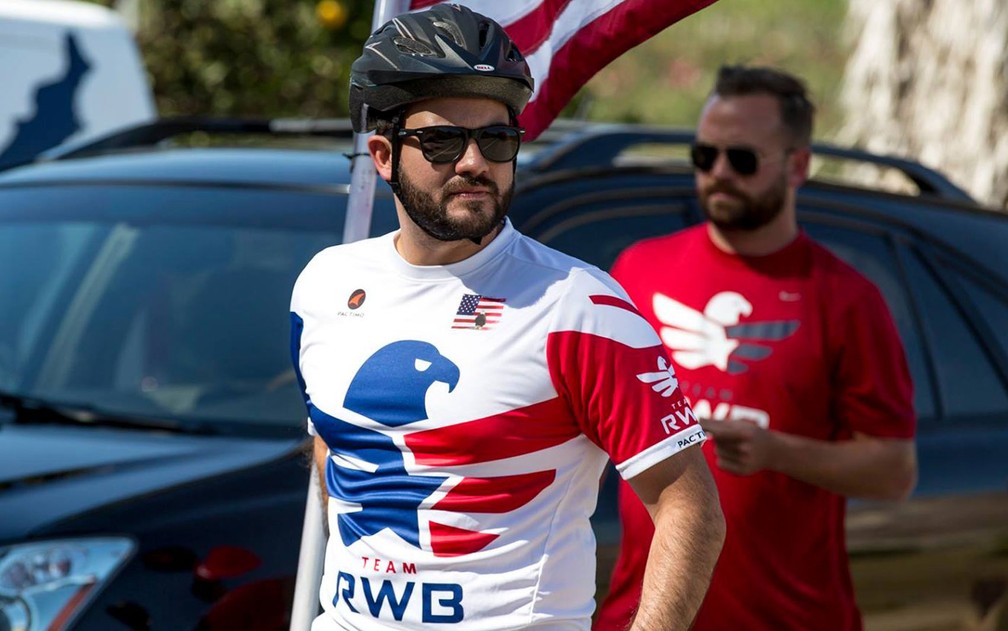 Daniel Manrique foi fuzileiro naval e liderava uma equipe de veteranos voluntários — Foto: Reprodução/Facebook/Daniel Manrique