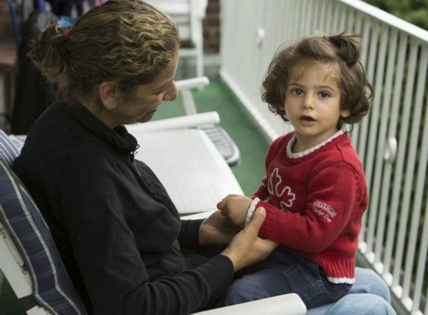 Zizit e a filha, Maya, ficaram 20 dias separadas (Foto: BBC)