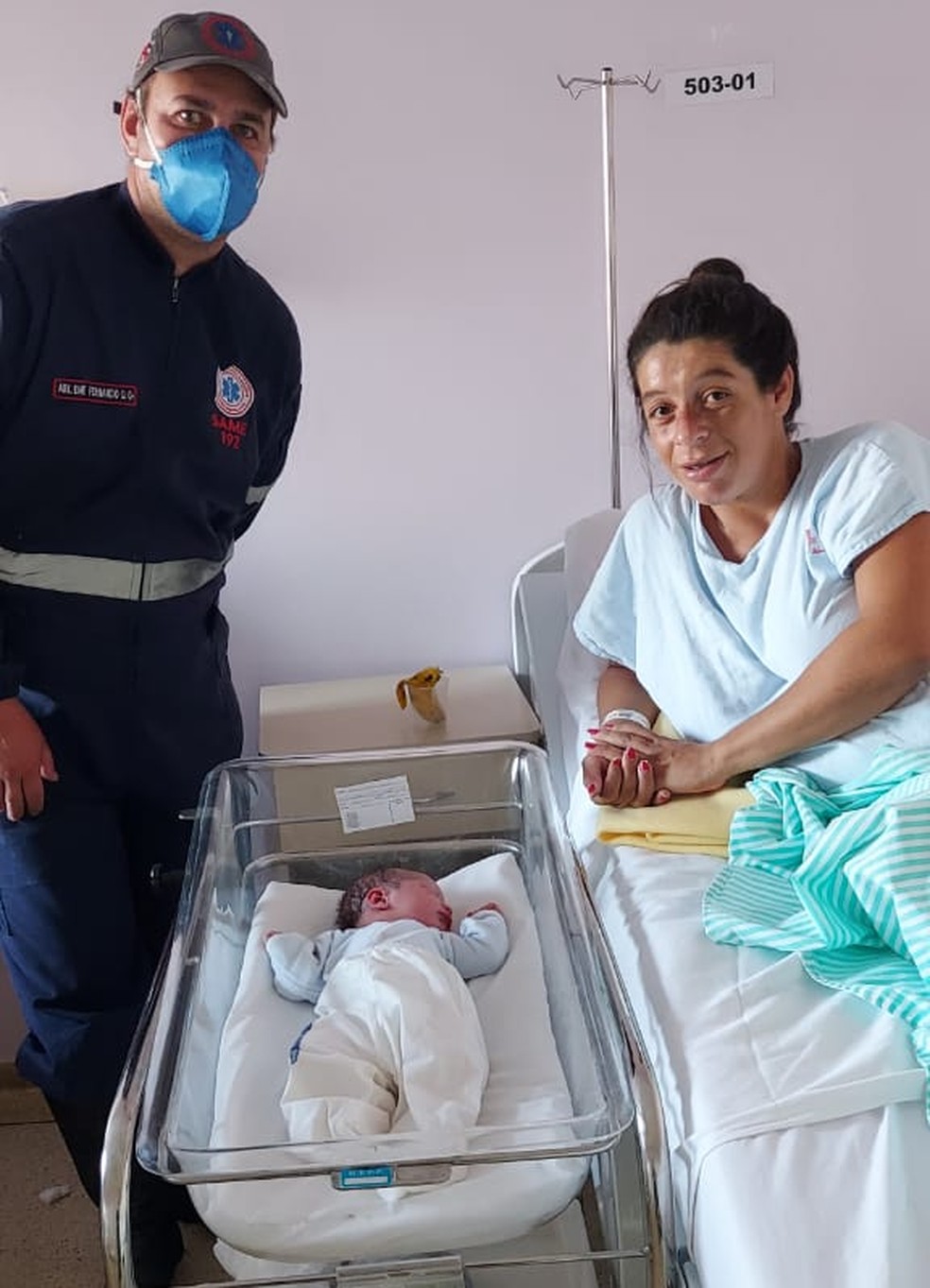Auxiliar de enfermagem Fernando Duela fez o parto dentro da ambulância do Same — Foto: Central de Ambulância/Same 192