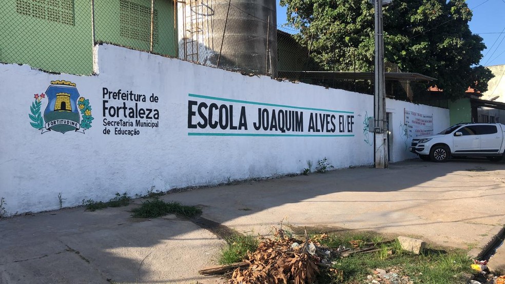 Coordenador da Escola Municipal Joaquim Alves, em Fortaleza, Ã© atacado por aluno de 15 anos. â€” Foto: Paulo Sadat/ TV DiÃ¡rio
