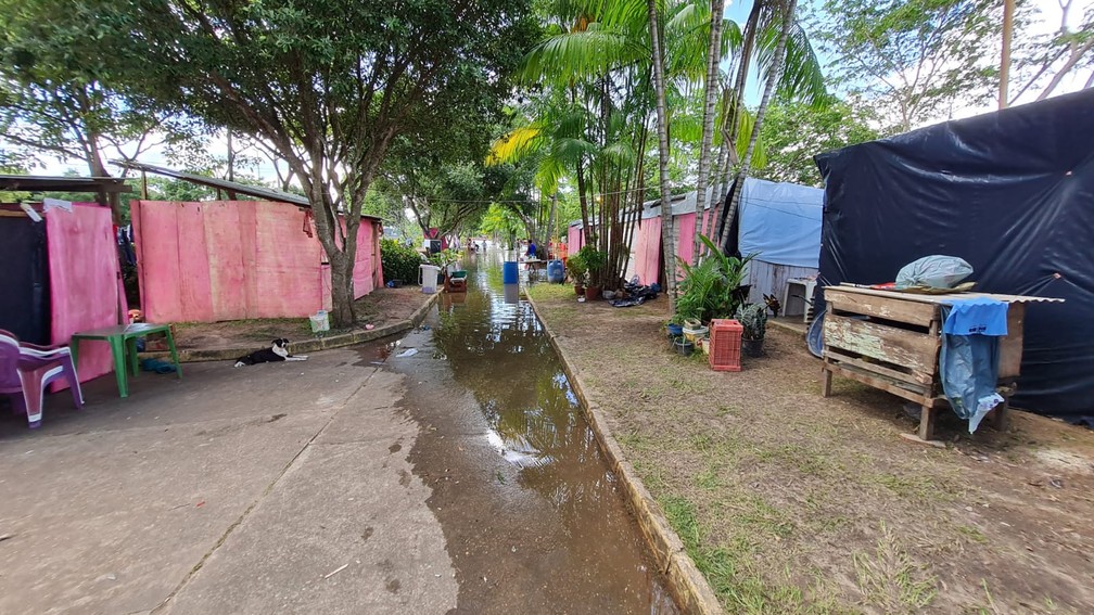 Água dos rios já está chegando em abrigos construídos para acolher famílias que já saíram de suas casas por causa das cheias — Foto: Jhone Freires/TV Liberal