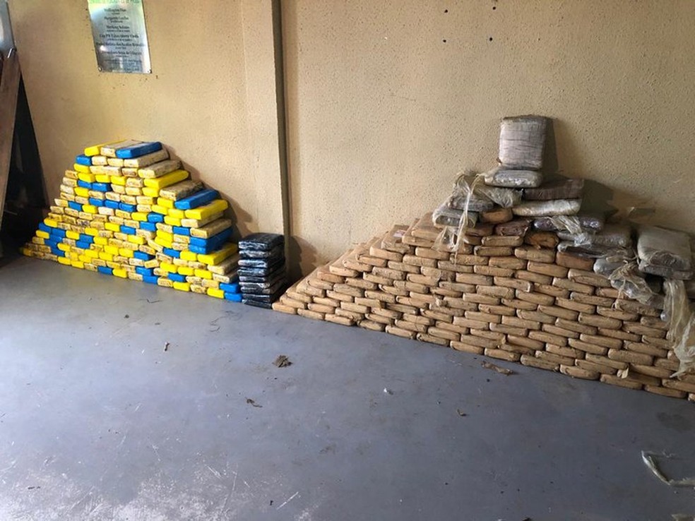 Idoso é preso com mais de 350 kg de drogas no Sul do Piauí  — Foto: Divulgação/PRF-PI