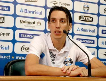 Geromel passará por cirurgia no ombro e ficará fora até 90 dias