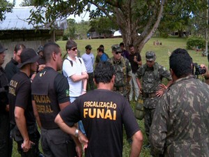 Equipes reunidas para dar início aos trabalhos (Foto: reprodução TV Roraima)