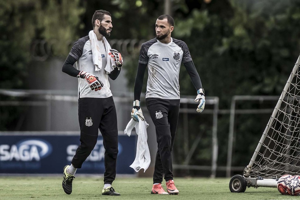 Vanderlei e Everson em treino do Santos â€” Foto: Ivan Storti/Santos FC