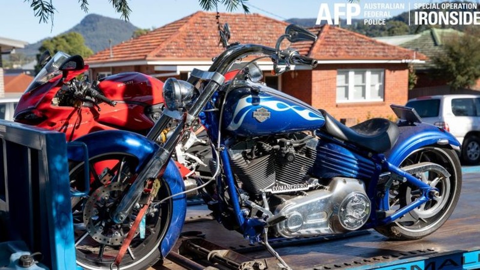 Motocicletas foram alguns dos veículos apreendidos na operação — Foto: Polícia Federal da Austrália