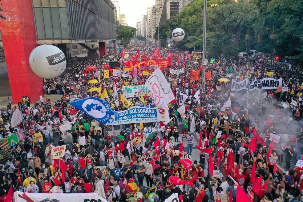 Manifestantes se reúnem na avenida Paulista em ato contra o presidente Jair Bolsonaro neste sábado (29). — Foto: Rawfilming/Acervo pessoal 