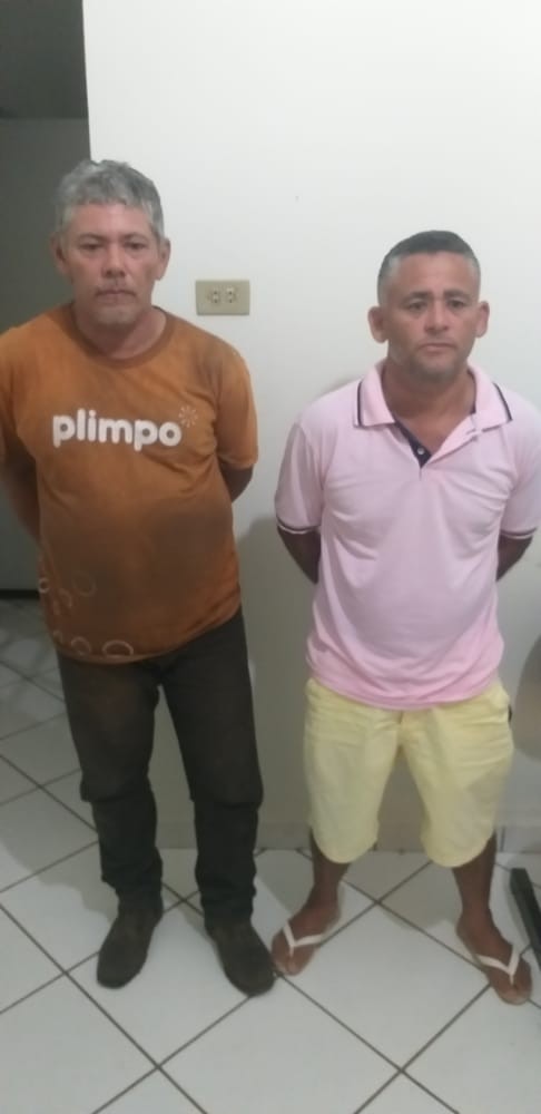 Irmãos que aparecem em vídeos agredindo e ameaçando a própria mãe são presos; Idosa pediu pela vida