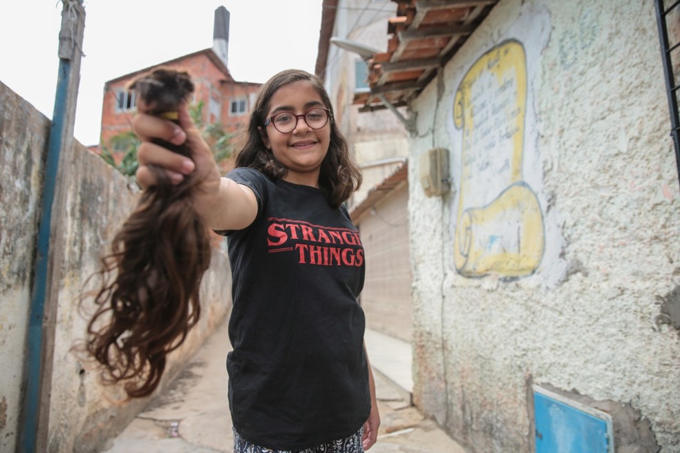 Ana Melissa resolveu cortar o cabelo e doar à Associação Peter Pan, em Fortaleza — Foto: Isanelle Nascimento