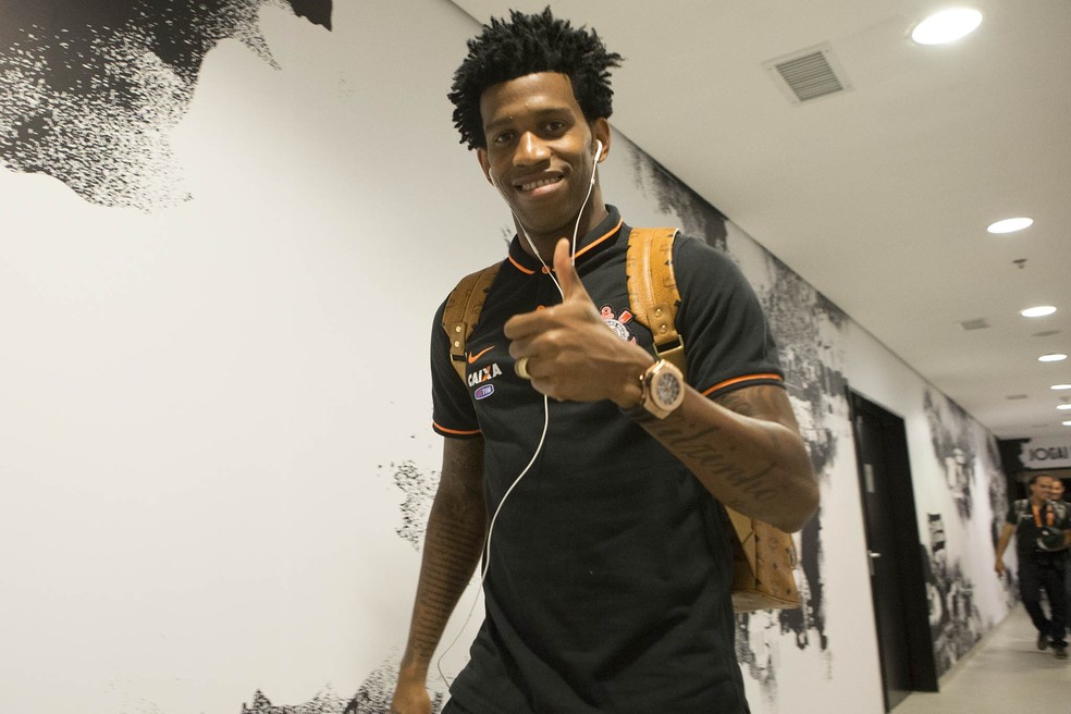 Corinthians espera Gil na próxima semana para assinar contrato