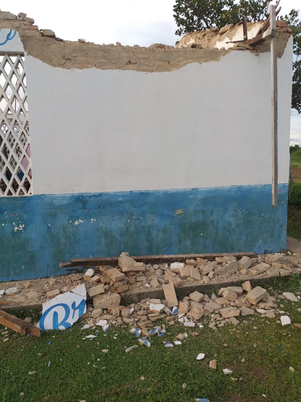 Teto de escola infantil desaba em Jatobá do Piauí — Foto: Reprodução