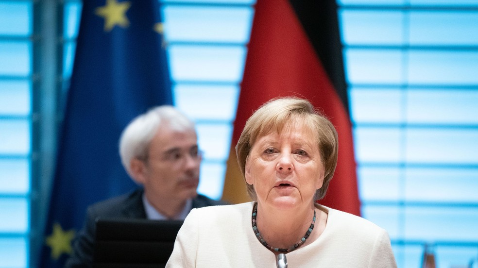A chanceler alemã, Angela Merkel, durante reunião de gabinete em 23 de setembro, em Berlim — Foto: Kay Nietfeld/AFP
