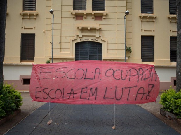 Escola Otoniel Mota é ocupada por estudantes em Ribeirão Preto, SP (Foto: Mastrângelo Reino/Jornal A Cidade)
