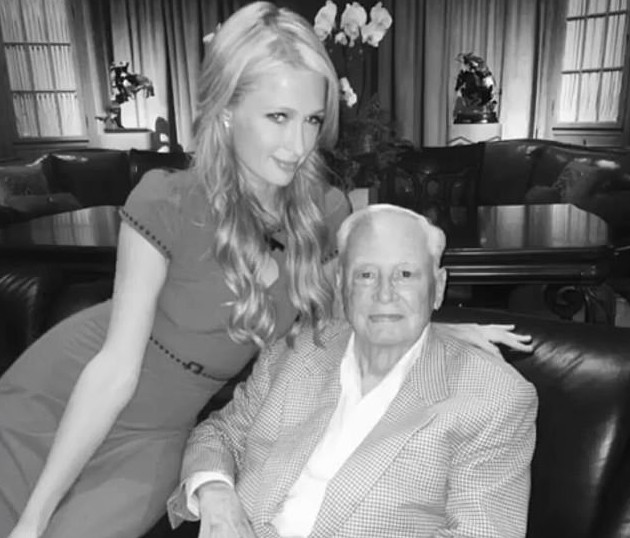 Uma foto recente de Paris Hilton com o avô, o empresário bilionário Barron Hilton (Foto: Instagram)