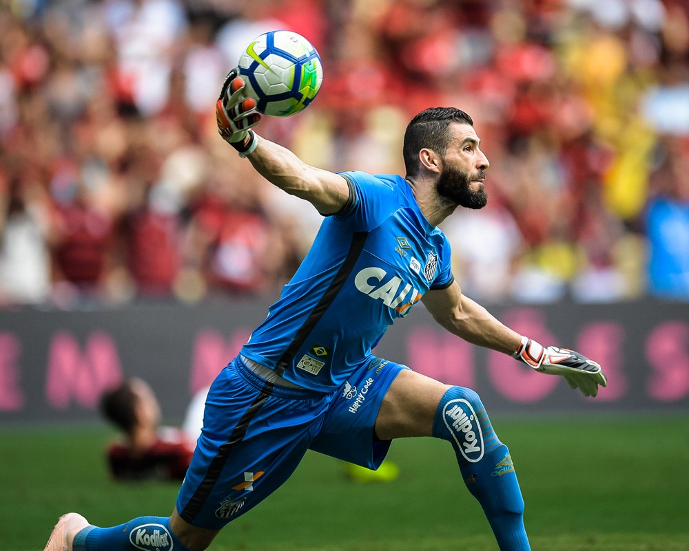 Presidente do Santos diz que Flamengo quer Vanderlei e confirma interesse do São Paulo