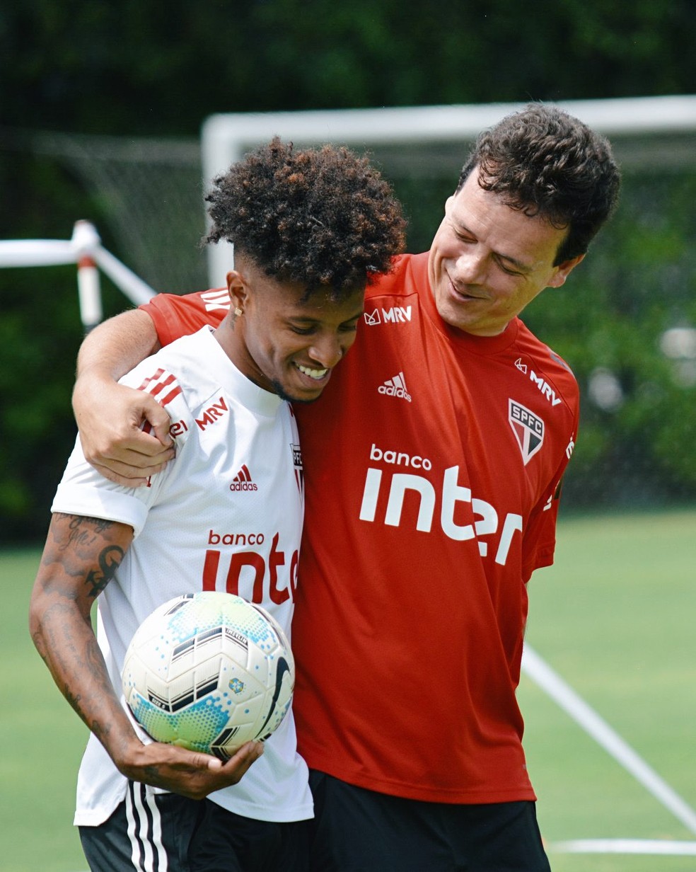 Tchê Tchê e Fernando Diniz no São Paulo — Foto: São Paulo FC / divulgação