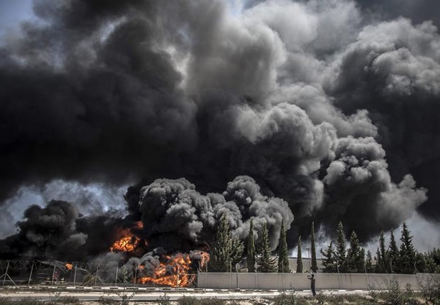 Usina elétrica de Gaza pega fogo após bombardeio de Israel  (Foto: Agência EFE)