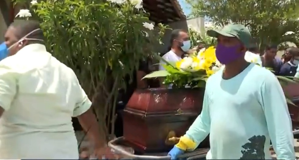 Madai São Bernardo foi enterrada nesta terça-feira (13) — Foto: Reprodução/TV Bahia