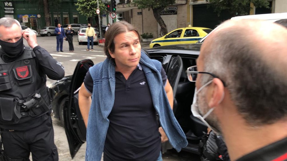 MPRJ prende delegado em ação contra esquema de propina para venda de roupa  falsificada na Rua Teresa, em Petrópolis | Rio de Janeiro | G1