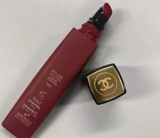 Batom Rouge Allure Liquid Powder (960 Avant -Guardiste), Chanel Beauty (Foto: Divulgação)