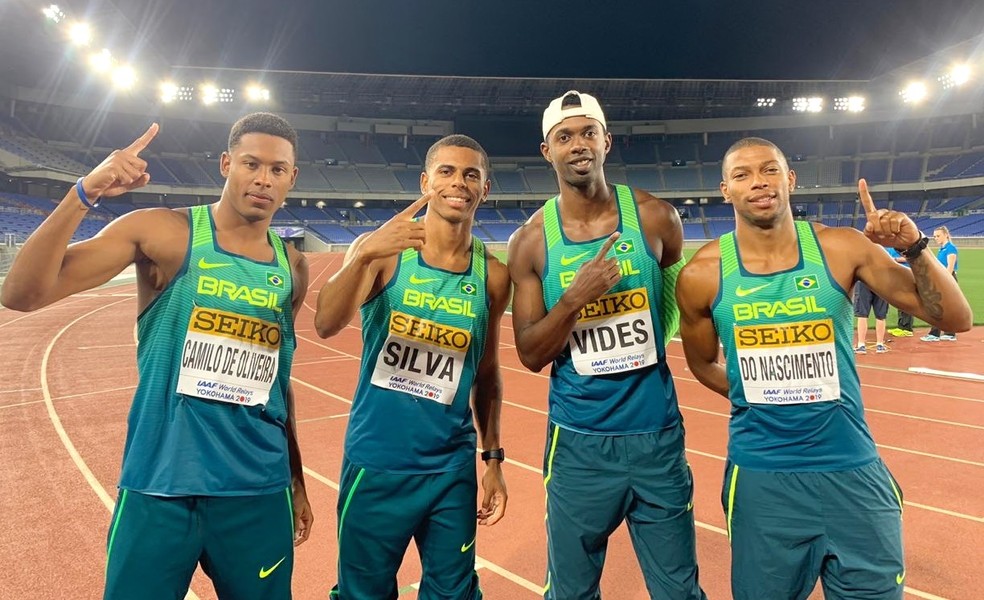 Logotipo da equipe de corrida Vetor Premium