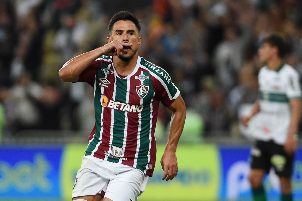 Willian comemora gol em Fluminense x Coritiba — Foto: Alexandre Durão