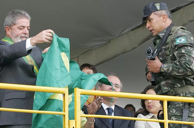 O delicado xadrez de Lula com os militares para 2022 | Malu Gaspar - Vimarsana News