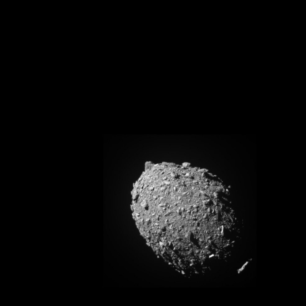 Asteroide Dimorphos visto pela espaçonave Dart 11 segundos antes do impacto. O imager DRACO a bordo de Dart capturou esta imagem a uma distância de 68 km (Foto: Nasa/Johns Hopkins APL)