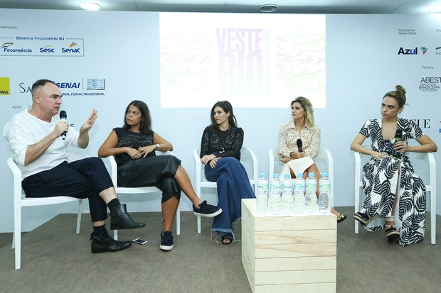 Reinaldo Lourenço, Daniela Falcão, Natalie Klein, Juliana Santos e Patricia Bonaldi (Foto: Roberto Filho)