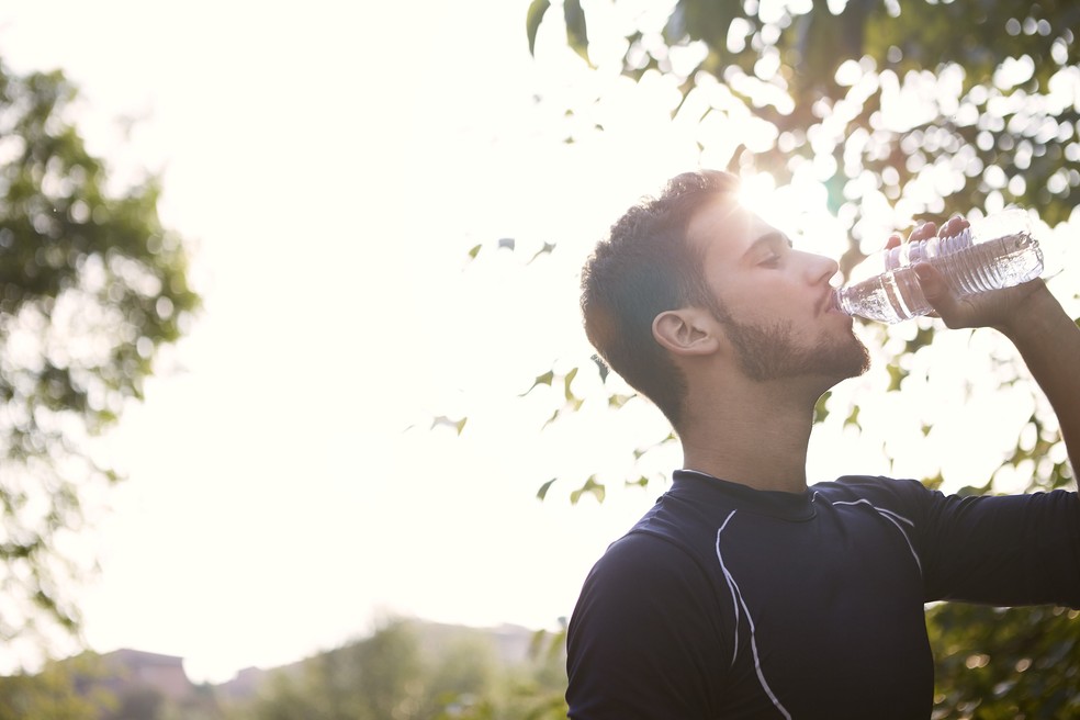 Drinking water on an empty stomach is essential for those who do physical activity in the morning and need to recover from water loss at night - Photo: Pexels