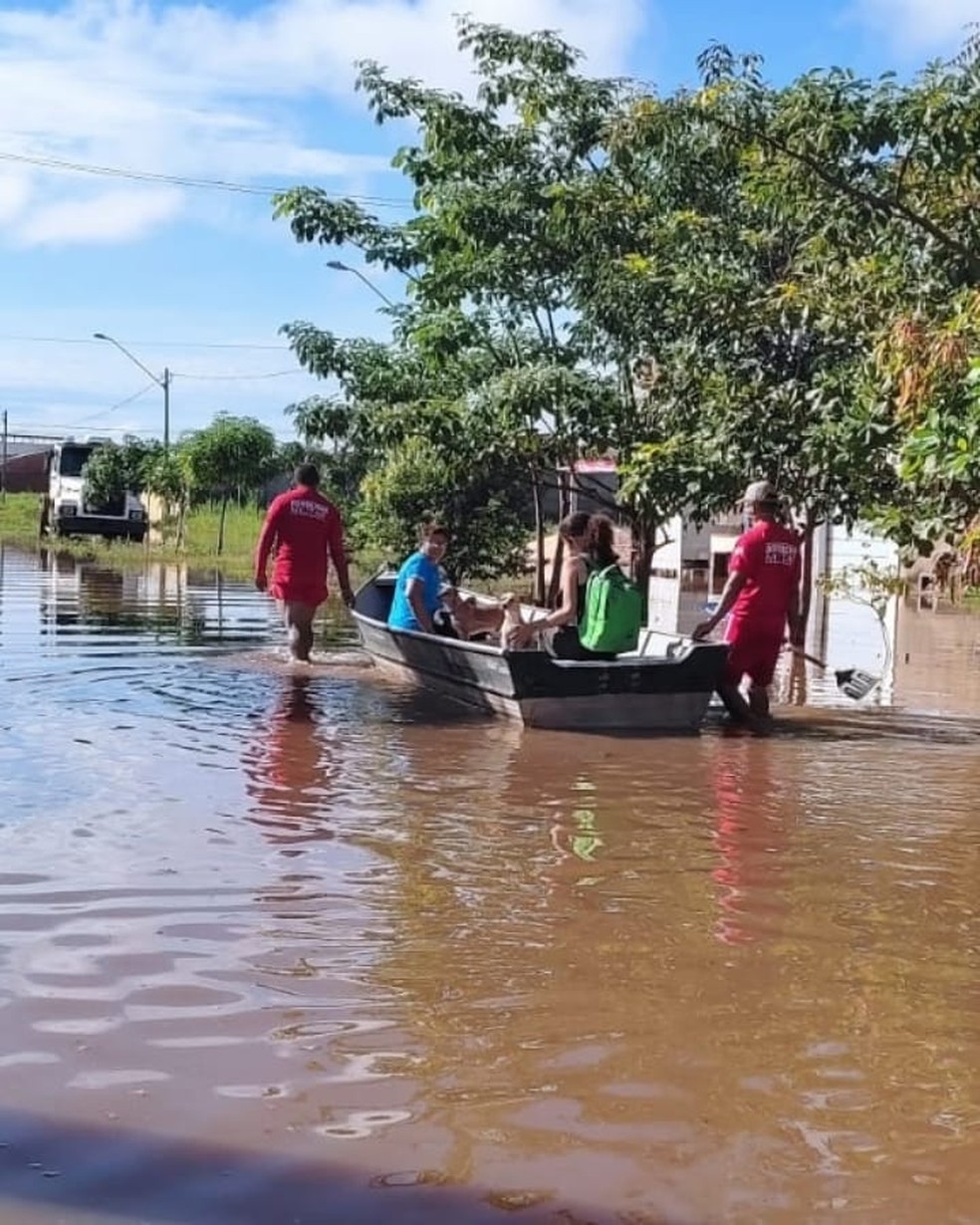 Sobe para 130 o número de famílias desabrigadas devido a cheia do Rio Tocantins em Imperatriz, no MA — Foto: Divulgação/3º BBM