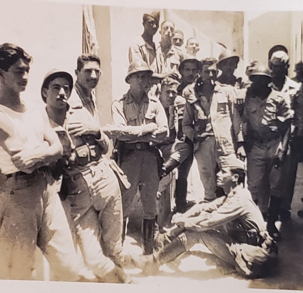 2º tenente Ermando Armelindo Piveta (terceiro da esquerda para direita), durante 2ª Guerra Mundial — Foto: Arquivo Pessoal