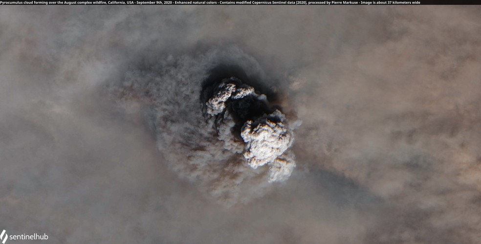 Satélite flagra nuvem de fumaça causada por incêndio florestal na Califórnia em 9 de setembro — Foto: Pierre Markuse/Copernicus