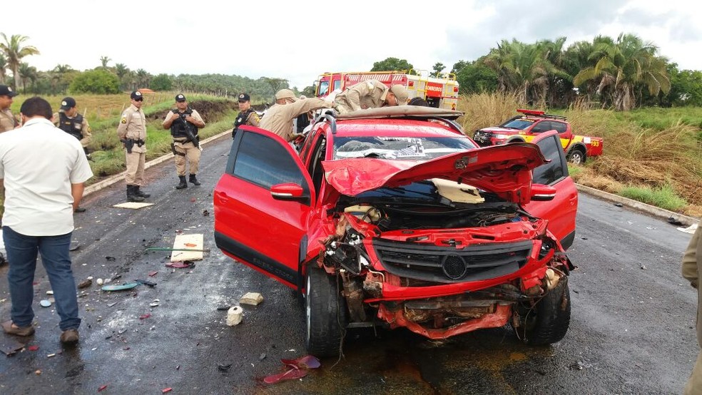 Acidente envolveu quatro carros e uma moto, perto de Augustinópolis (Foto: Divulgação/Bombeiros)