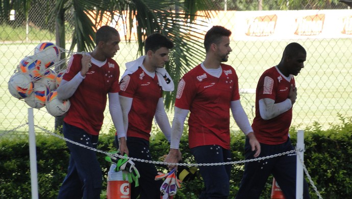 Com time escalado, Cruzeiro começa preparação para jogo na Venezuela