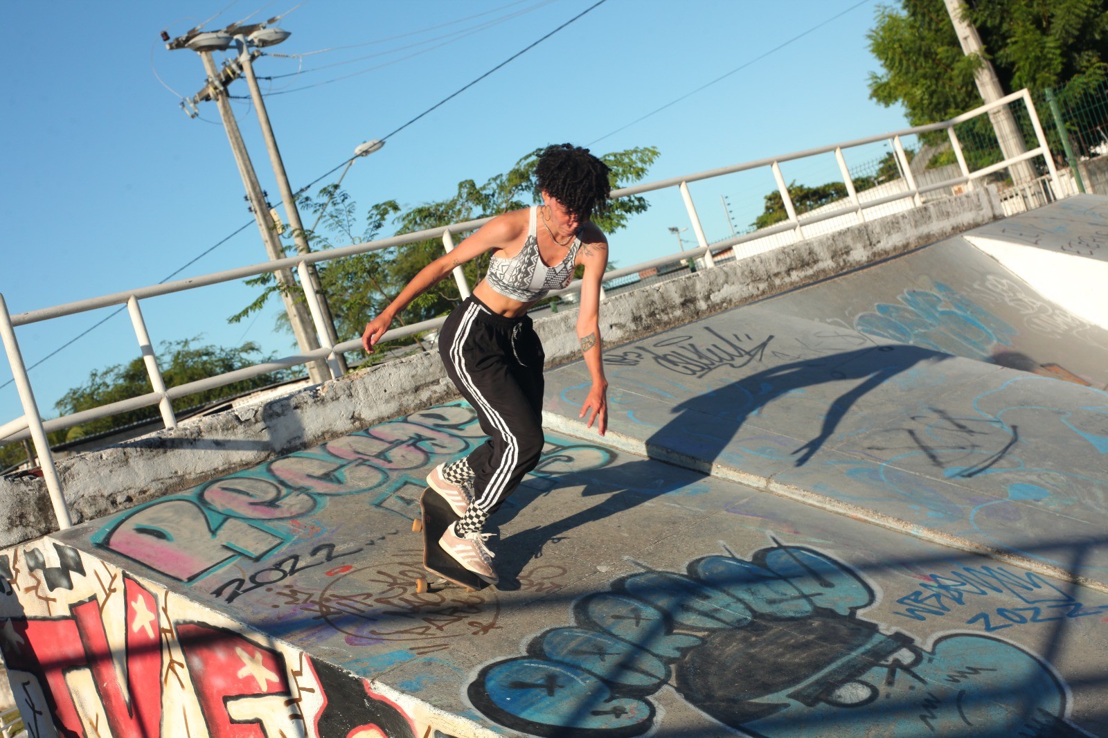 Projeto oferece aulas de skate para crianças e jovens em três locais de Fortaleza; saiba como se inscrever