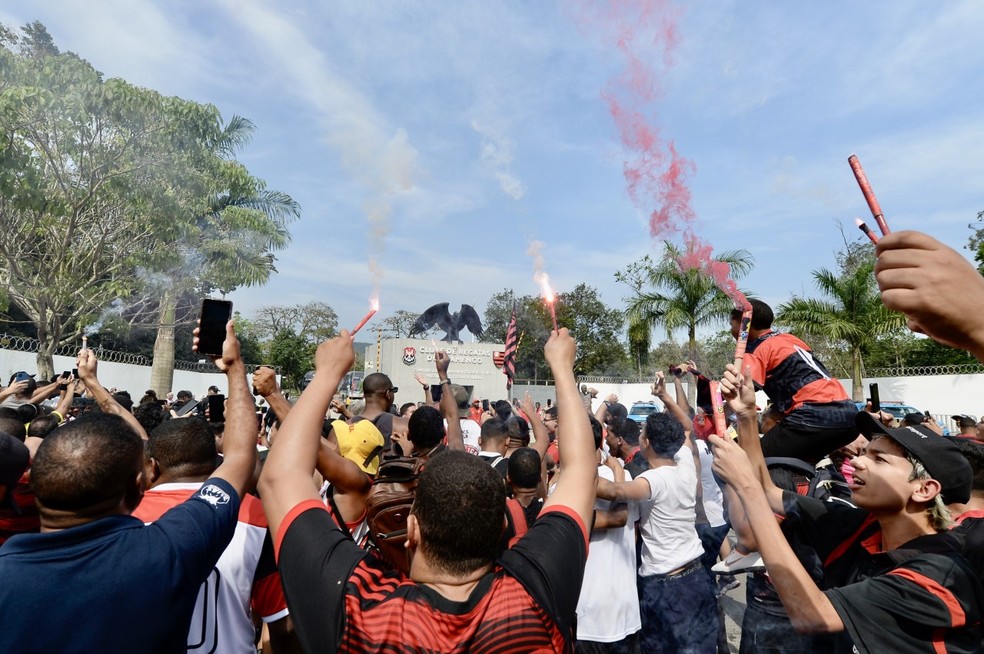 Torcedores do Flamengo no Ninho &mdash; Foto: Andr&eacute; Dur&atilde;o / ge