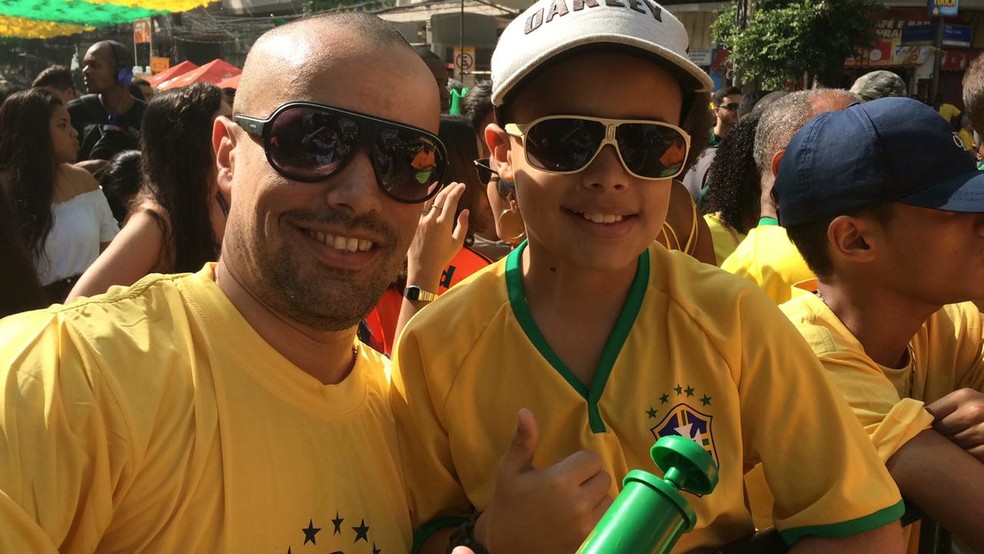 O pequeno Kaio Vitor, 11, do Rio de Janeiro, diz que ficou 'tentando esquecer' a derrota do Brasil contra a Alemanha. 'Consegui mais ou menos', diz. (Foto: Arquivo Pessoal)