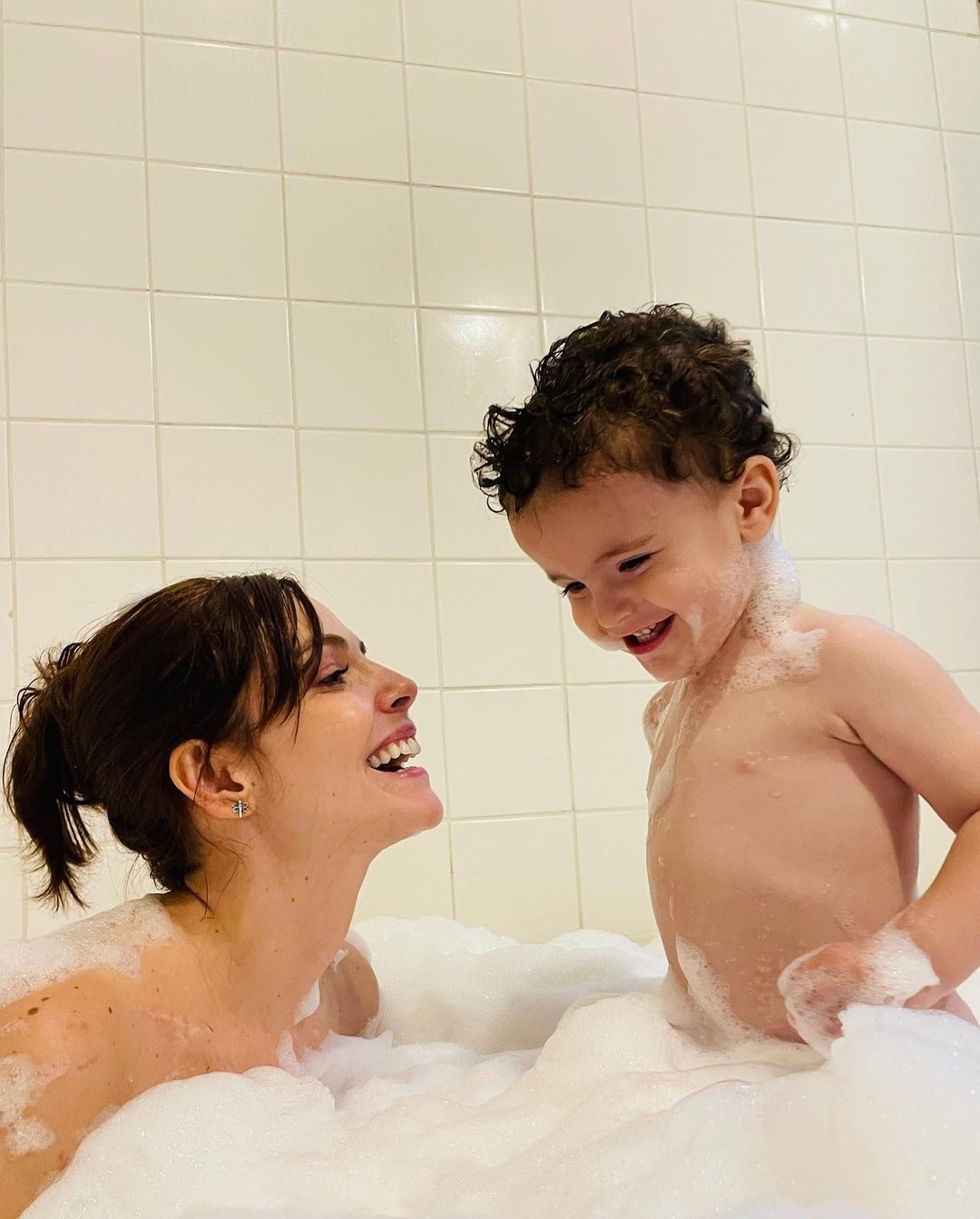 Titi Müller encanta com álbum de fotos ao lado do filho, Benjamin  (Foto: Reprodução / Instagram)