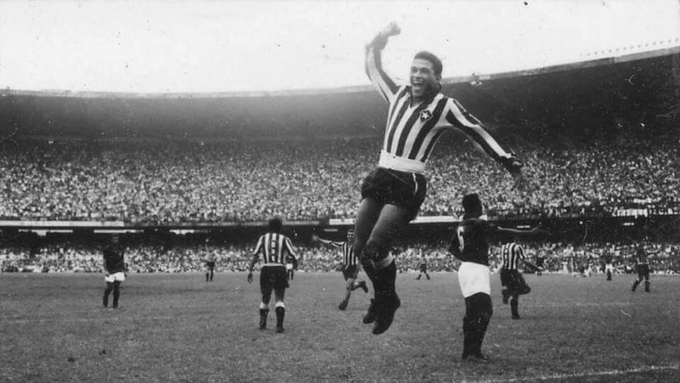Garrincha comemora gol contra o Flamengo — Foto: Reprodução/Twitter Botafogo