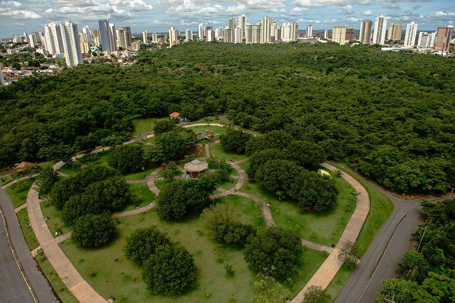 Visitantes discutem segurança no parque em Cuiabá após tentativa de assalto a vereador
