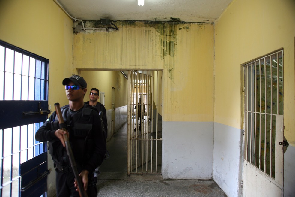 Agentes fazem a seguranÃ§a nos corredores internos da Papuda, em BrasÃ­lia (Foto: GlÃ¡ucio Dettmar/CNJ/DivulgaÃ§Ã£o)