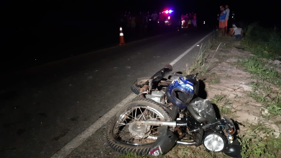 Moto da vítima — Foto: Sérgio Henrique Santos/Inter TV Cabugi