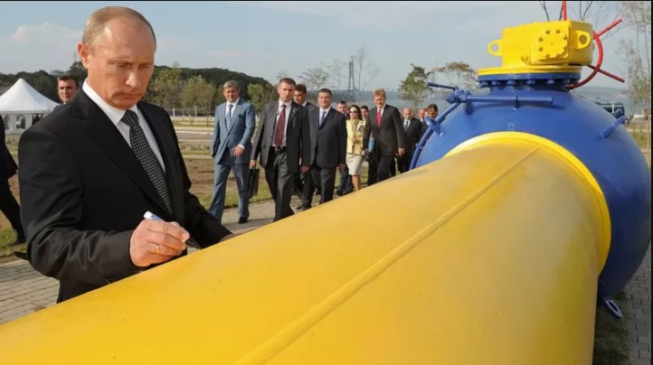 Apesar das sanções financeiras, o governo de Vladimir Putin continua a vender gás para a Europa (Foto: Getty Images via BBC)