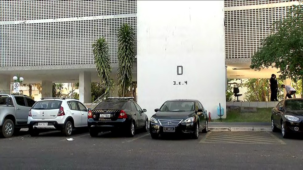 PF cumpre mandado de busca em apartamento de Blairo Maggi, em Brasília (Foto: Reprodução, TV Globo)