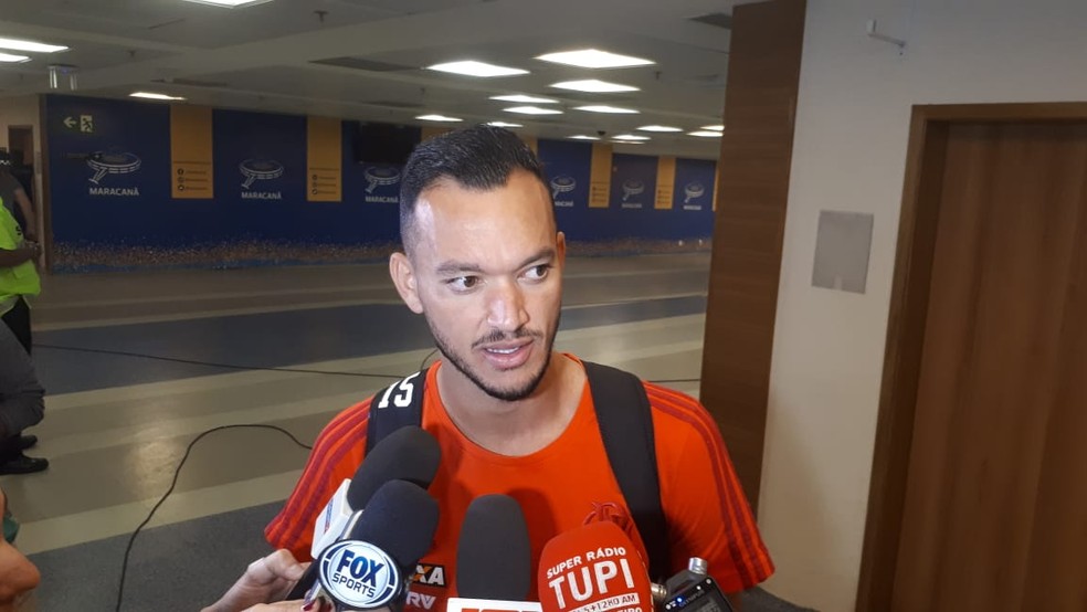 Réver defende trabalho de Barbieri no Flamengo (Foto: Bruno Giufrida)